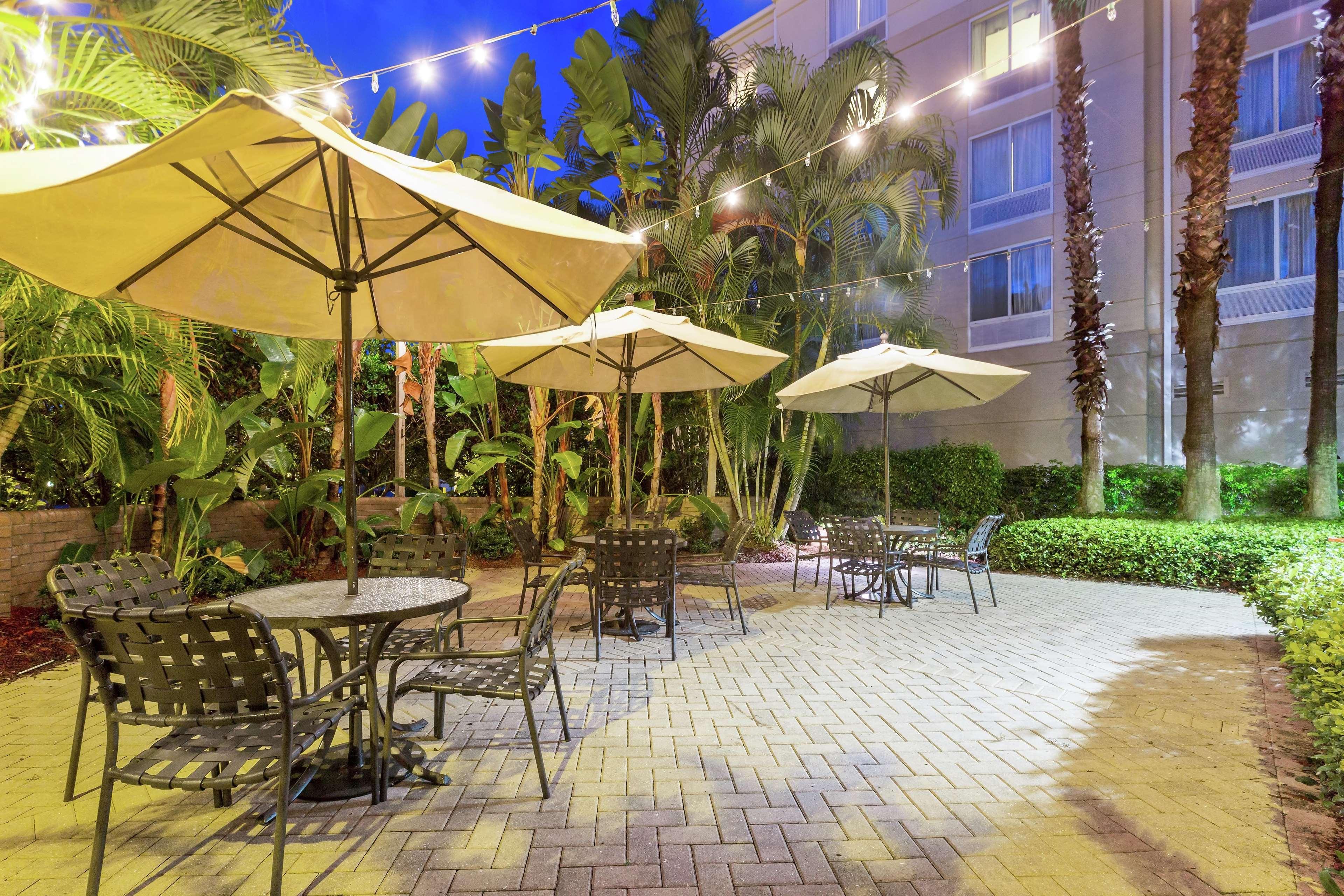 Hilton Garden Inn Форт Майерс Екстериор снимка