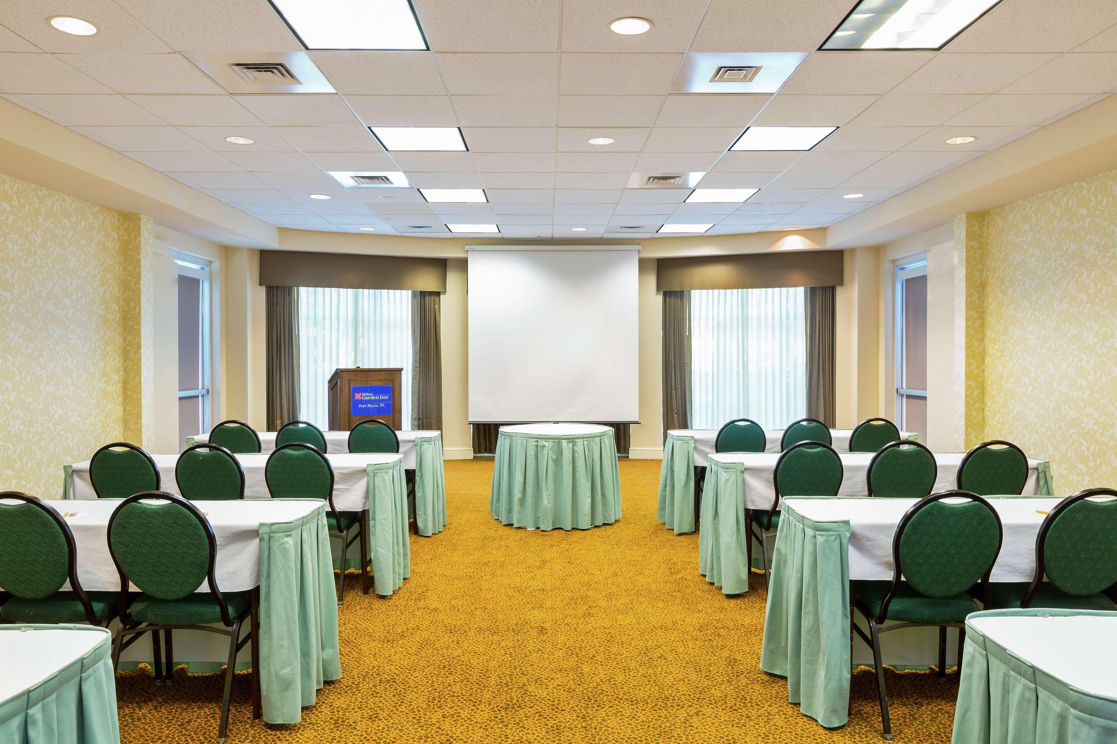 Hilton Garden Inn Форт Майерс Екстериор снимка
