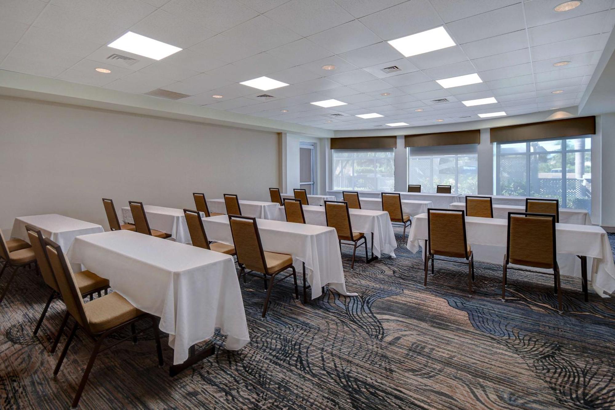 Hilton Garden Inn Форт Майерс Екстериор снимка